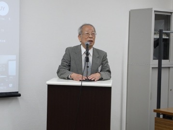 牧島審査委員長による審査経過報告