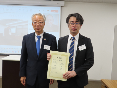森NGF会長から高松准教授への贈呈状の授与